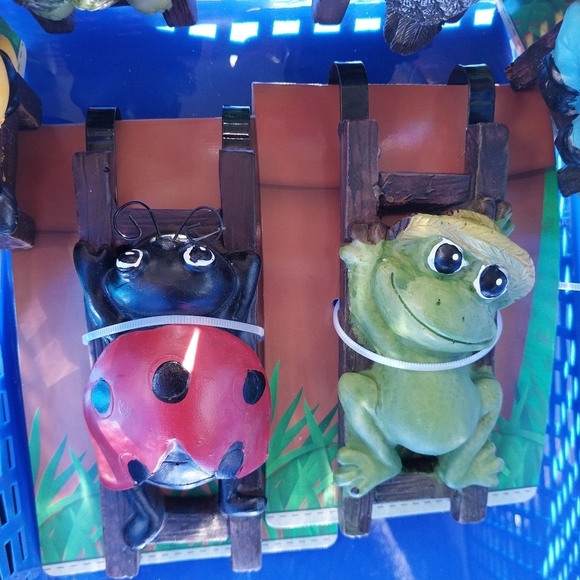 PLANT pot huggers set (frog,turtle,ladybug,knome,bee,owl) - Picture 8 of 9